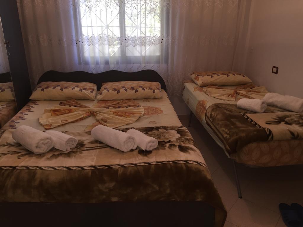 Apartment Tafilaj Durres Bagian luar foto